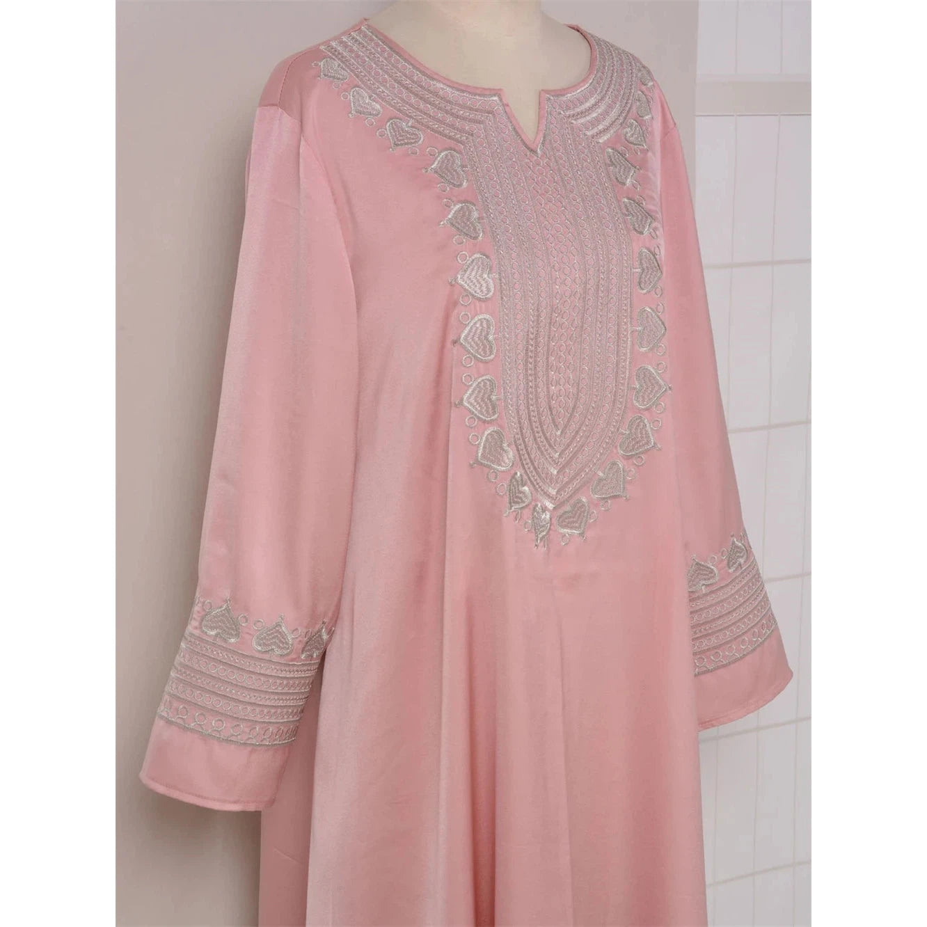 Maxi Dress with Delicate Lace Loose Fitting Modest Arabic Women's Casual Robe Long Sleeves