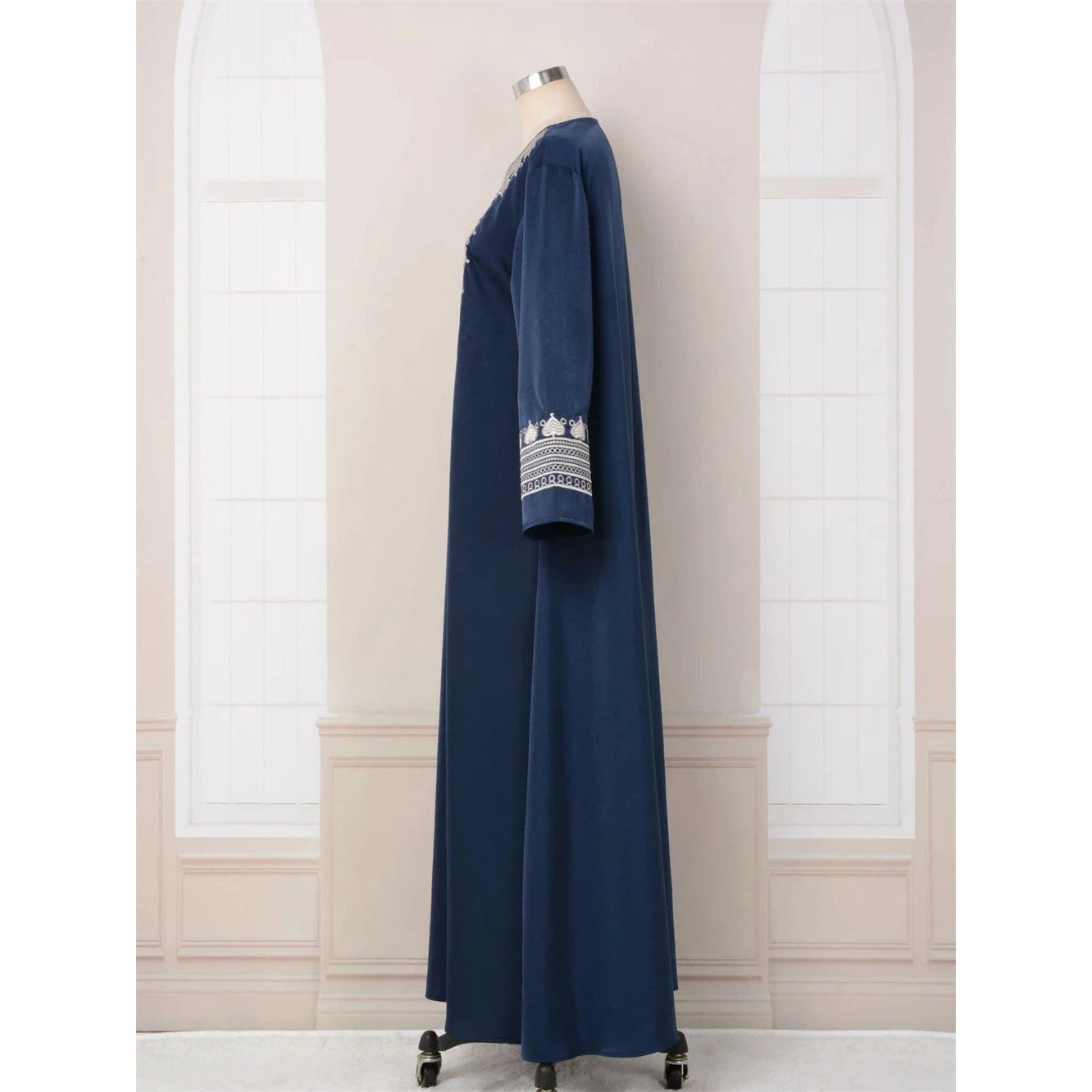 Maxi Dress with Delicate Lace Loose Fitting Modest Arabic Women's Casual Robe Long Sleeves