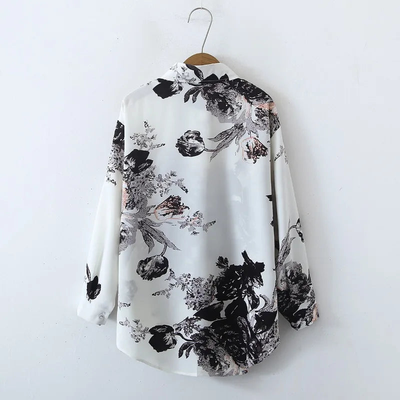 Floral print blouse with turn-down collar, casual style for women, suitable for summer and autumn.